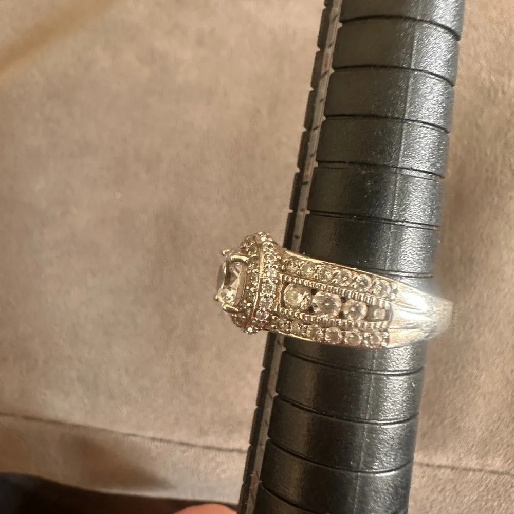 Elegant Silver CZ Woman’s Ring Perfect Travel or Vacation Size 6 Low Setting - Picture 8 of 12